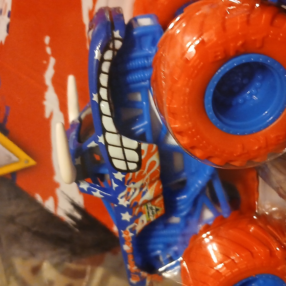 Monster JAM El Toro Loco vs Megalodon Toy Trucks STARS AND STRIPES - Picture 7 of 11